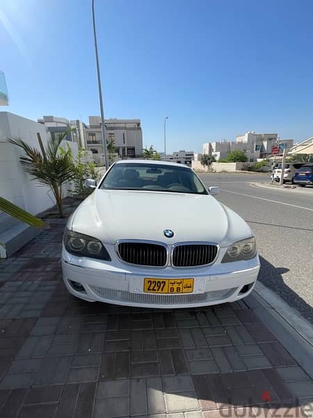 Like New- BMW 730i 2007 model well maintained 9