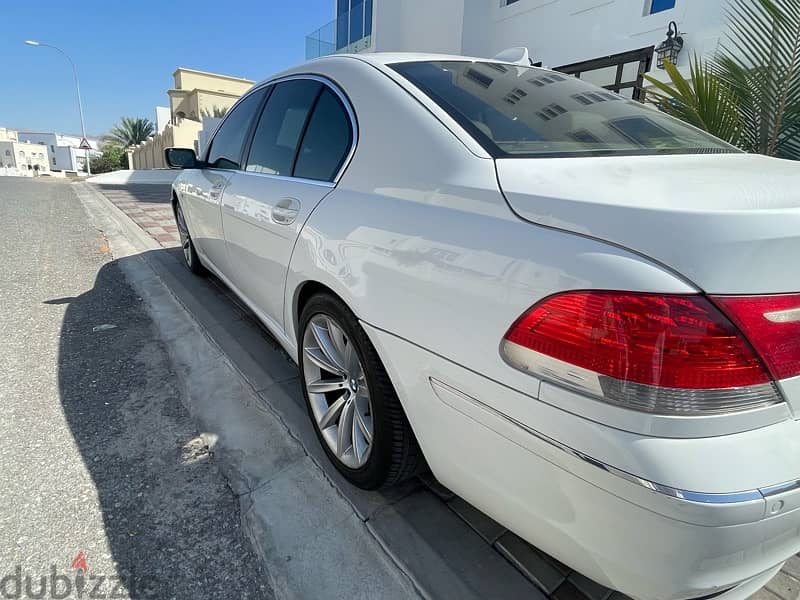 Like New- BMW 730i 2007 model well maintained 11