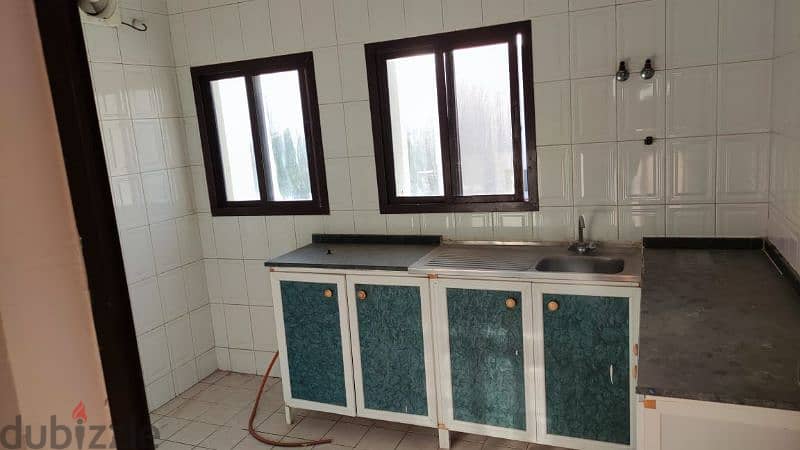 "Flat for rent  Alkhoud souq for family only 6