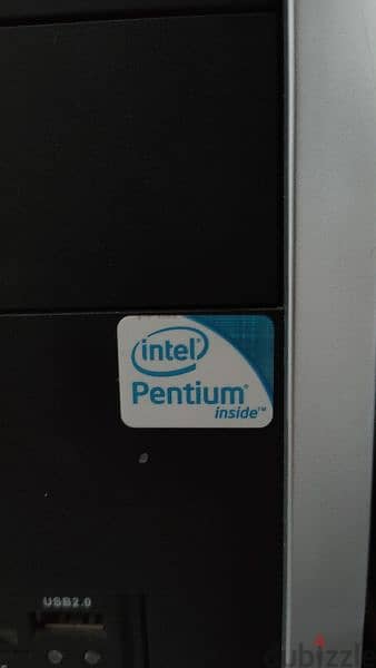 جهاز كمبيوتر من Dell 3