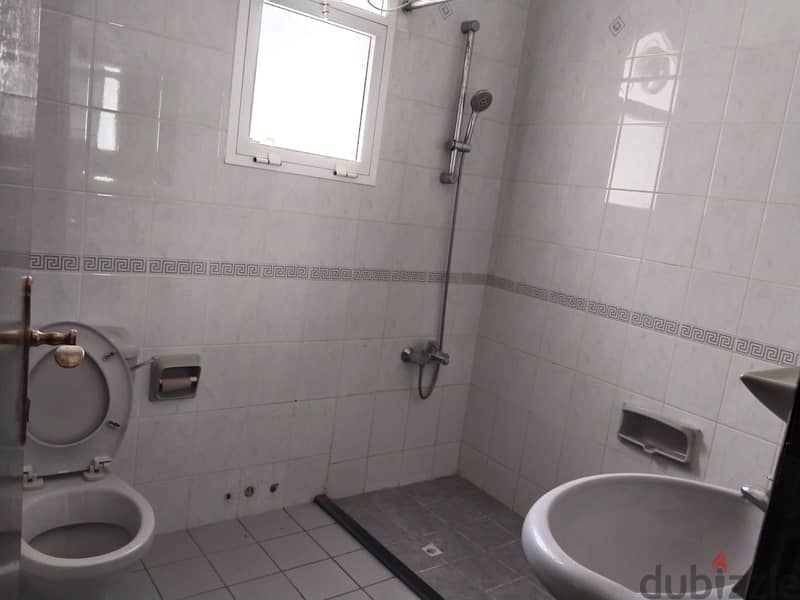 6AK10-Cozy 3+1Bedroom villa for rent in Qurum 12