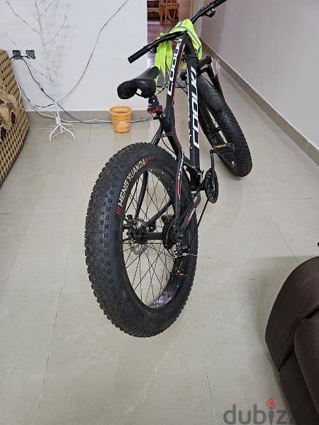 Bicycle including pump and helmet 1