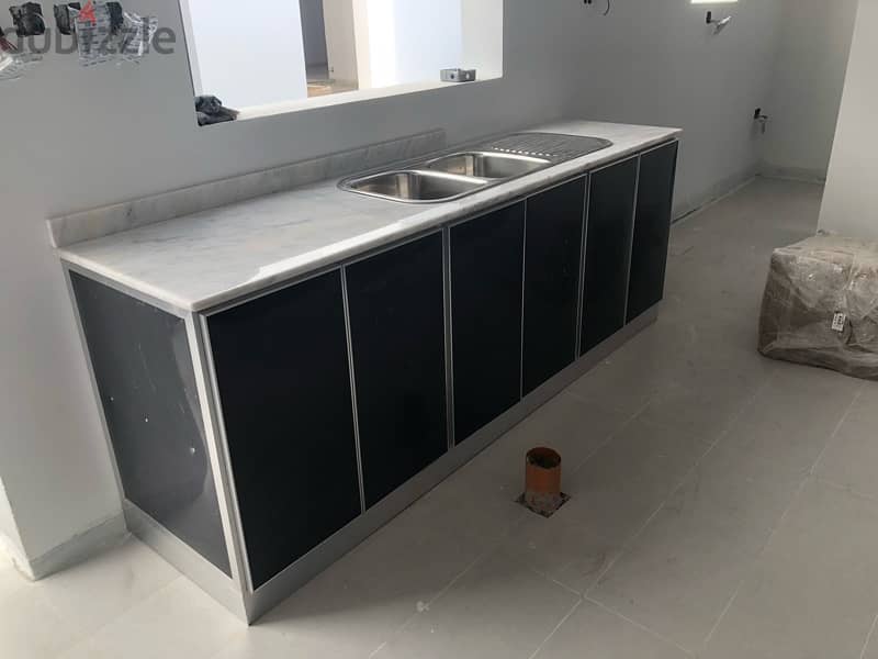 kitchen cabinets with aluminium, glass and glidding sheet 19