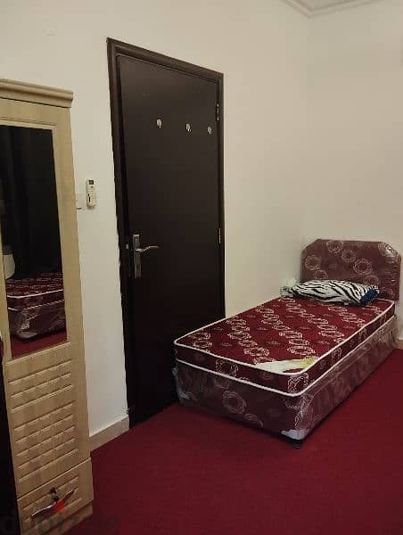 well furnished bed space available near Al ghubrah with WiFi and 5