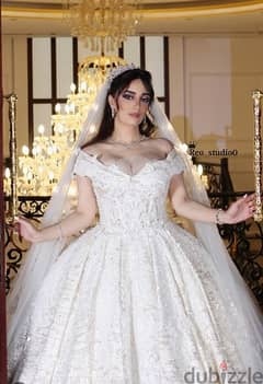فستان زفاف تصميم المصممة منى البجالي