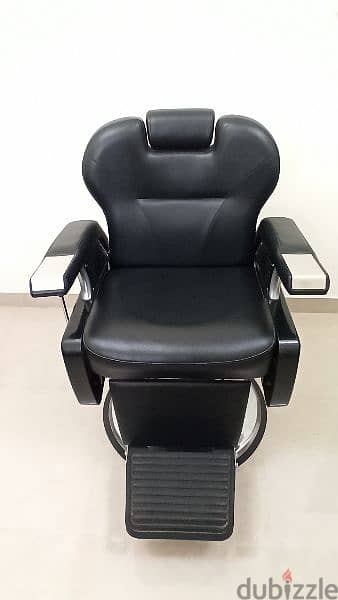 salon chair in perfect condition كرسي صالون و حلاق 1