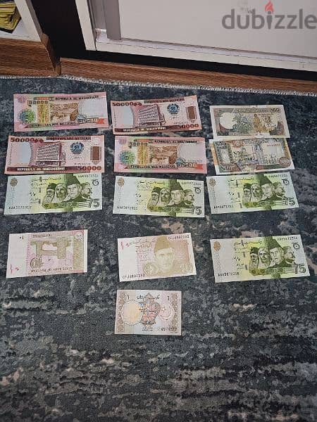 old currency collction أوراق العملة الأجنبية 3