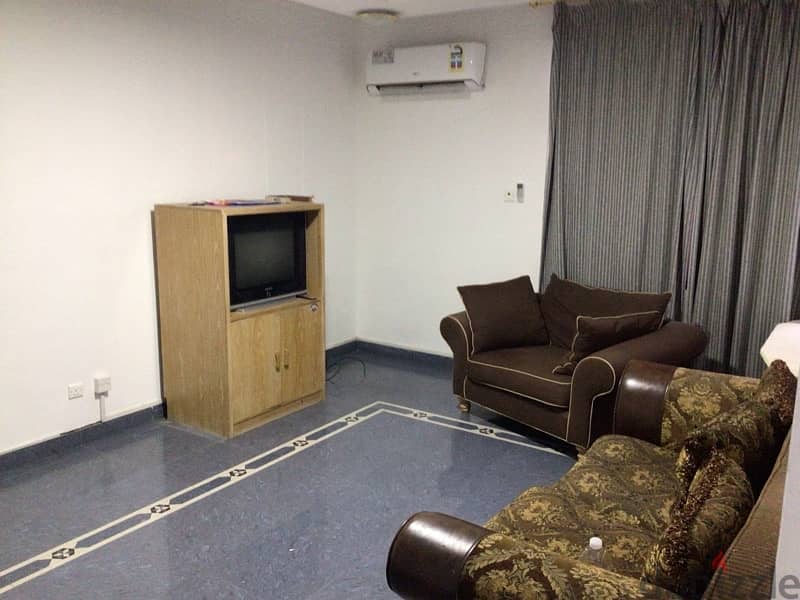 semi furnished studio room for rent in Ruwi with water electricity 2