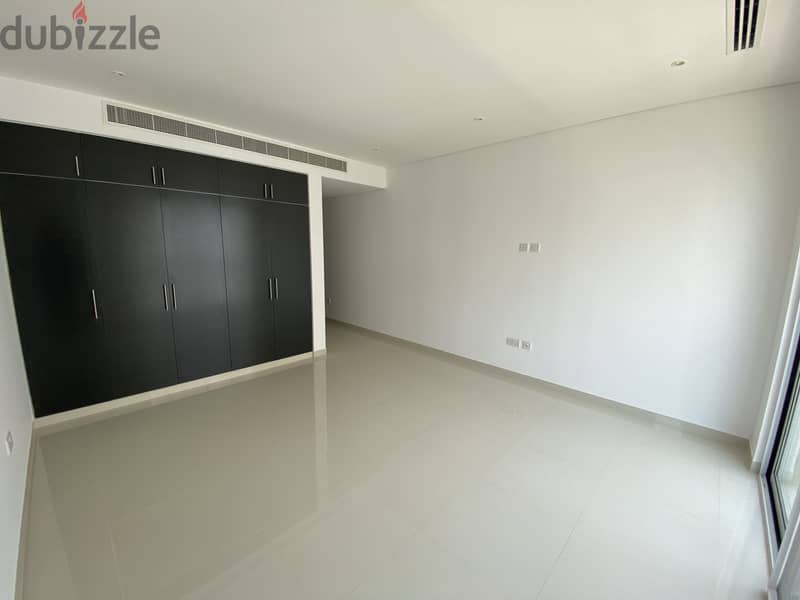 4 Bedroom Large Apartment with Marina View in Al Mouj Muscat 9