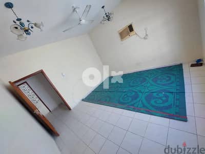 شقة واسعة بالخوض للإيجار Spacious apartment for rent