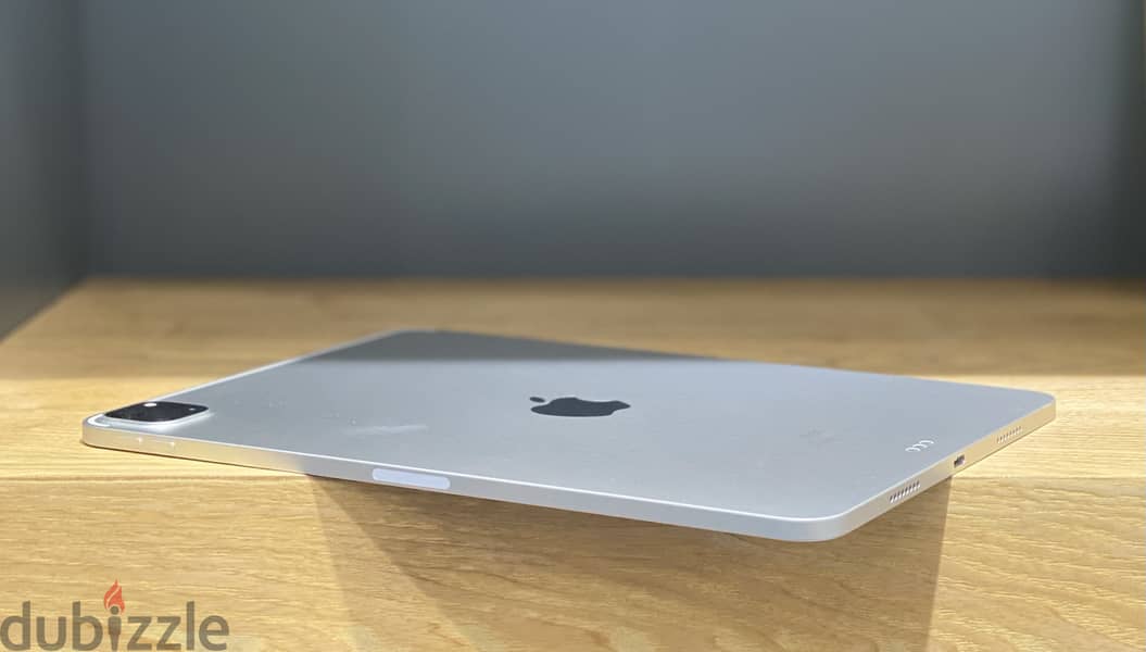 Apple iPad Pro-M1 Silver Color 11-inch, 256 GB Excellent Condition 2