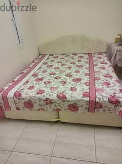 King size bed and medicated mattress from Raha 0