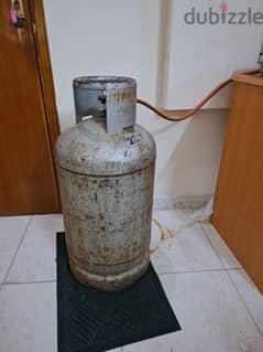 Urgently sale of 90% full gas cylinder with regulator and 1 m Pipe