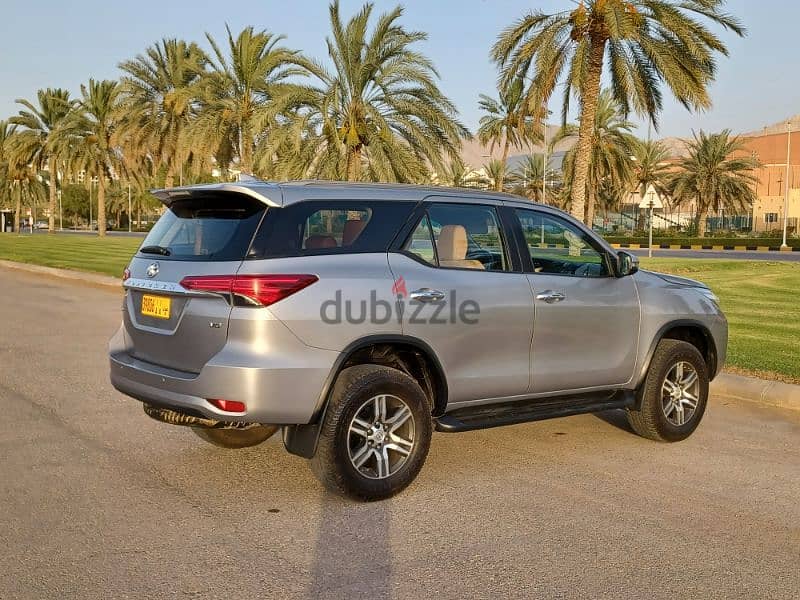 toyota fortuner model 2018 "OMAN CAR" Good condition for sale 3