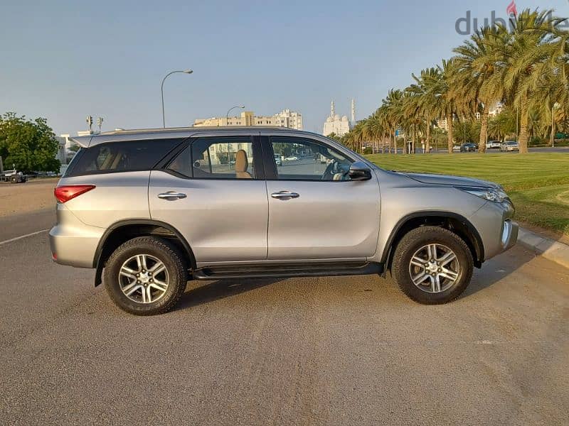 toyota fortuner model 2018 "OMAN CAR" Good condition for sale 6