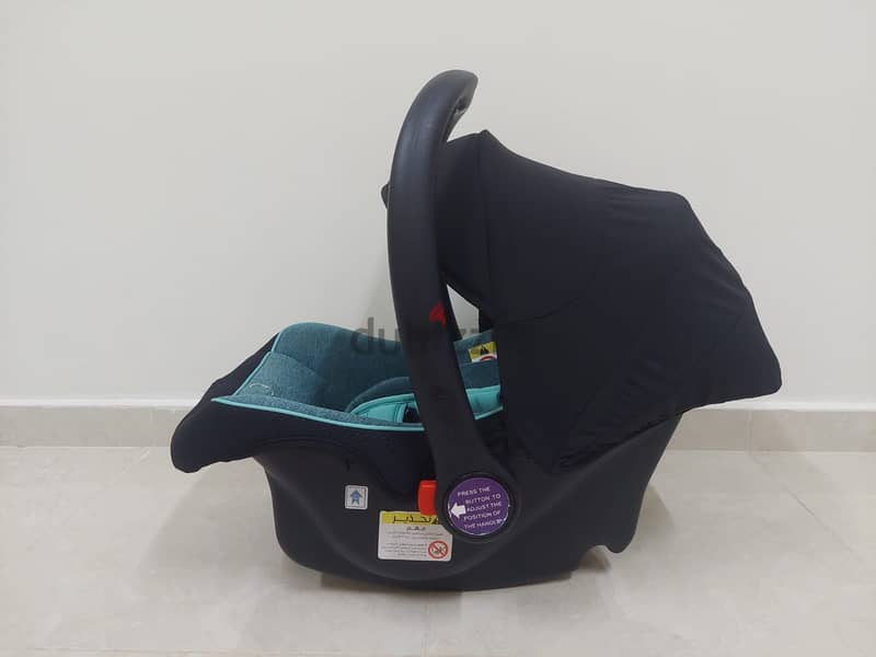 GIGGLES Carrycot / Car Seat (Very Good Condition) 3