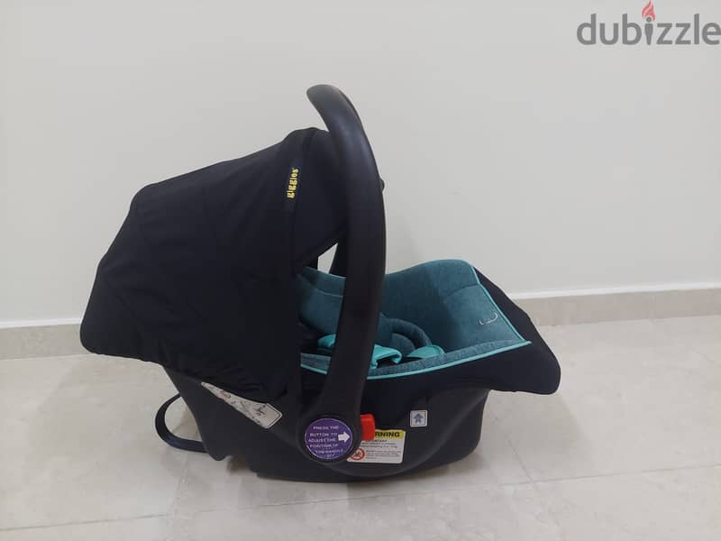 GIGGLES Carrycot / Car Seat (Very Good Condition) 4