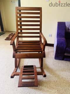 Wooden relaxing chair 0