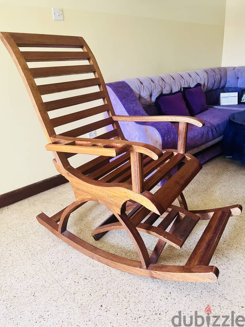 Wooden relaxing chair 1