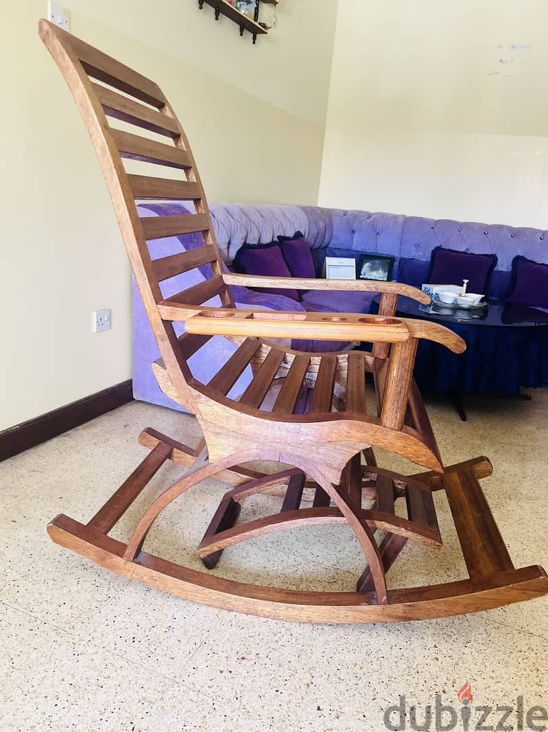 Wooden relaxing chair 2