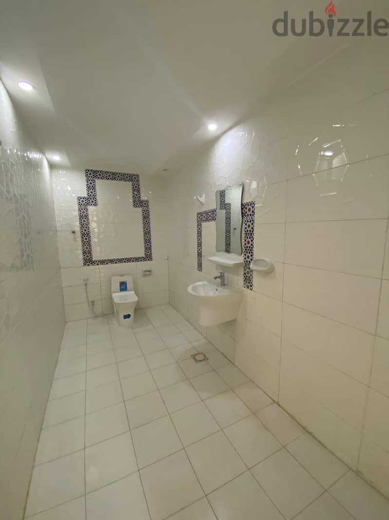 "SR-AO-477 Flat to let in mawaleh north  (Ground floor)" 4