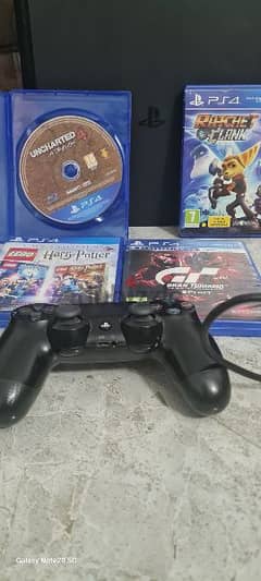 Ps4 with 4 cds