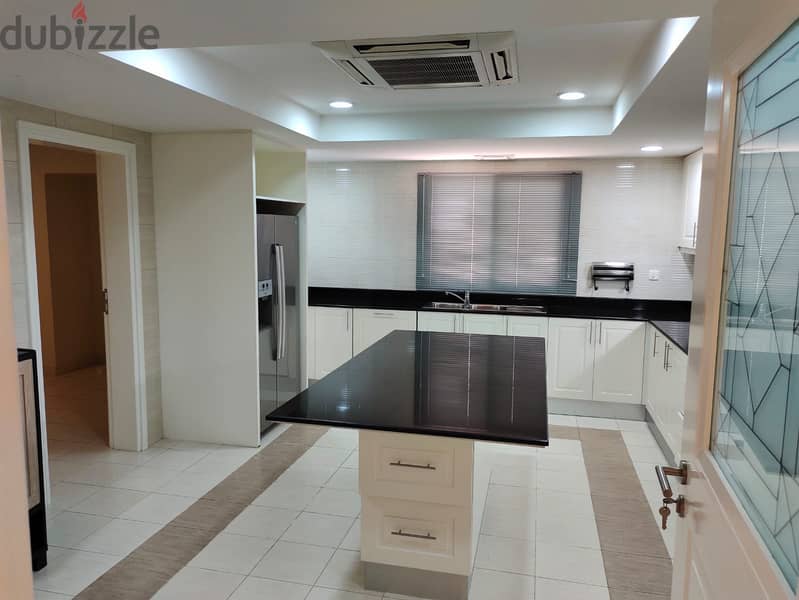 Luxriously Furnished, 4BHK Standlone Villa in Shatti Al Qurum 6