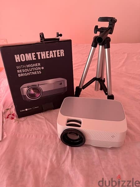 video projector full hd with free tripod 1