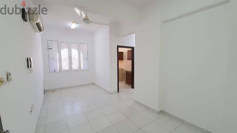 building in Al Hail South , Apartment 2BHK for Rent and shop for Rent 1