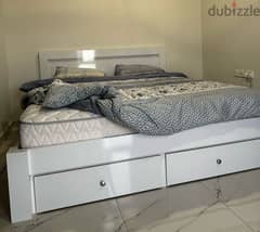 king bed with comfort mattress