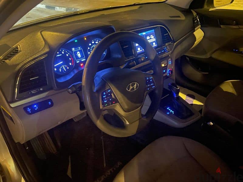 Hyundai Elantra 2018 5