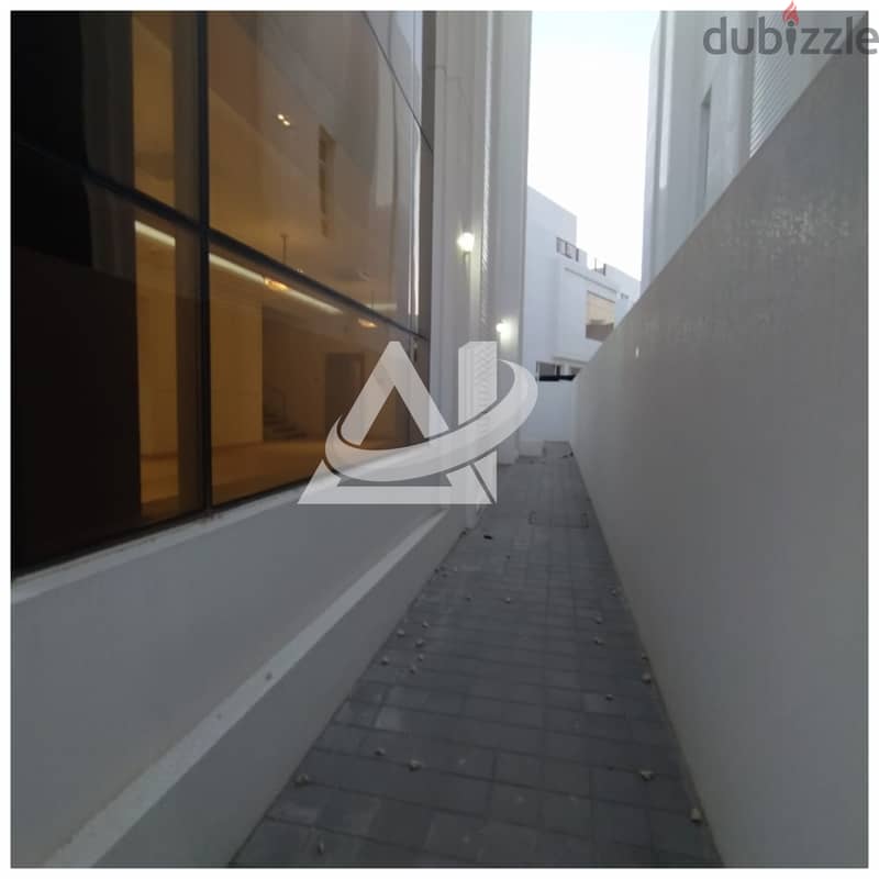 ADV801**  6BHK luxurious villa for rent in Al Ghubrah North 6