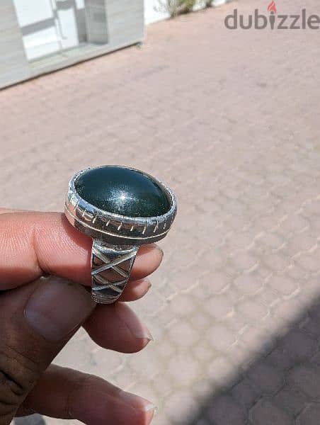 خاتم عقيق اخضر ملكي فضة عمانية ثقيلة 2