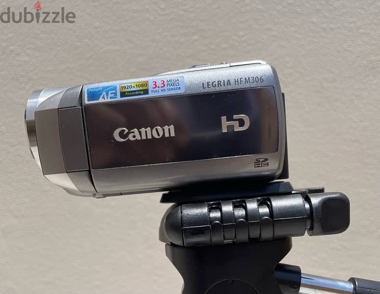 HD Camcoder: Canon Legria HFM306 with Stand 4