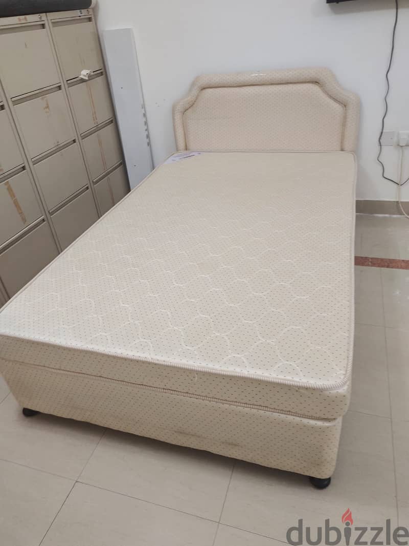 DIWAN BED 120 X 190 WITH MATTRESS EXCELLENT CONDITION OMR 25 1
