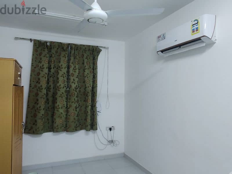 Furnished single room available for Executive bachelor with free WIFI. 2