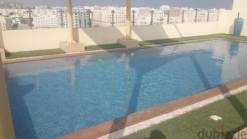 swimming pool clean service 1