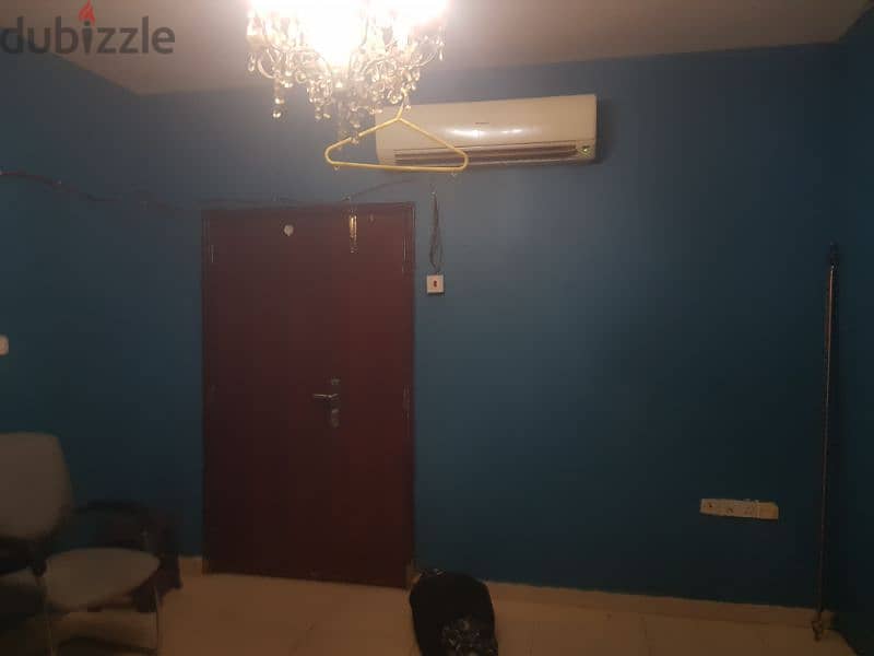 Room for rent good looking room with cheap rent . . whatsapp. 96645539 2
