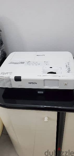 بروكسيمات ماركة OPTOMA وماركة EPSON 11