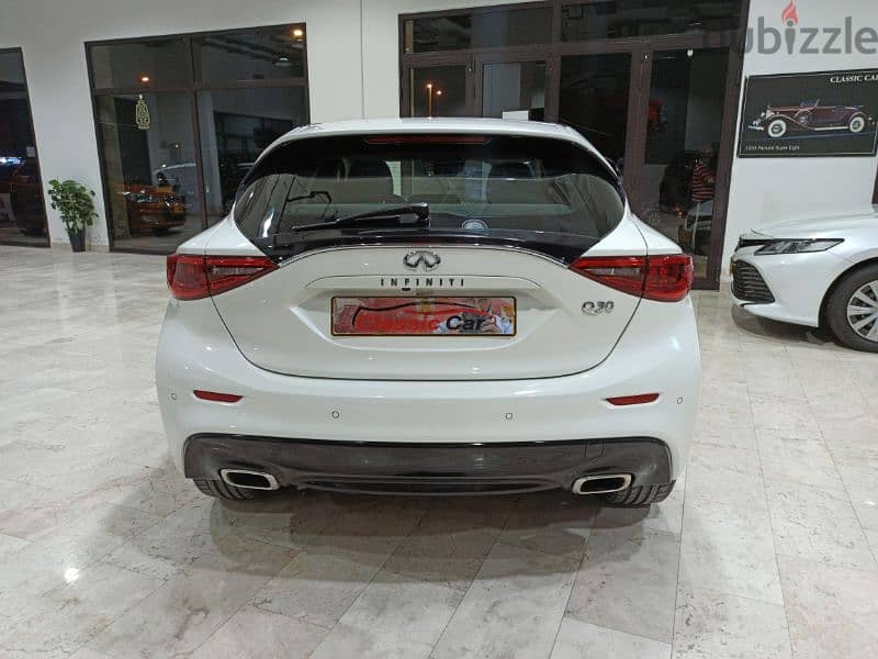 Infiniti Q30 2017 9