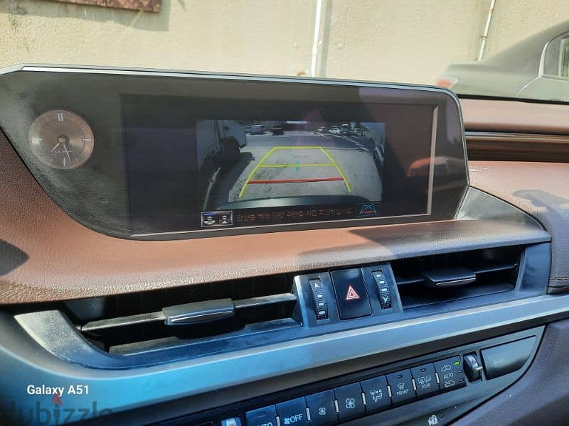 Lexus ES 300 2019 15
