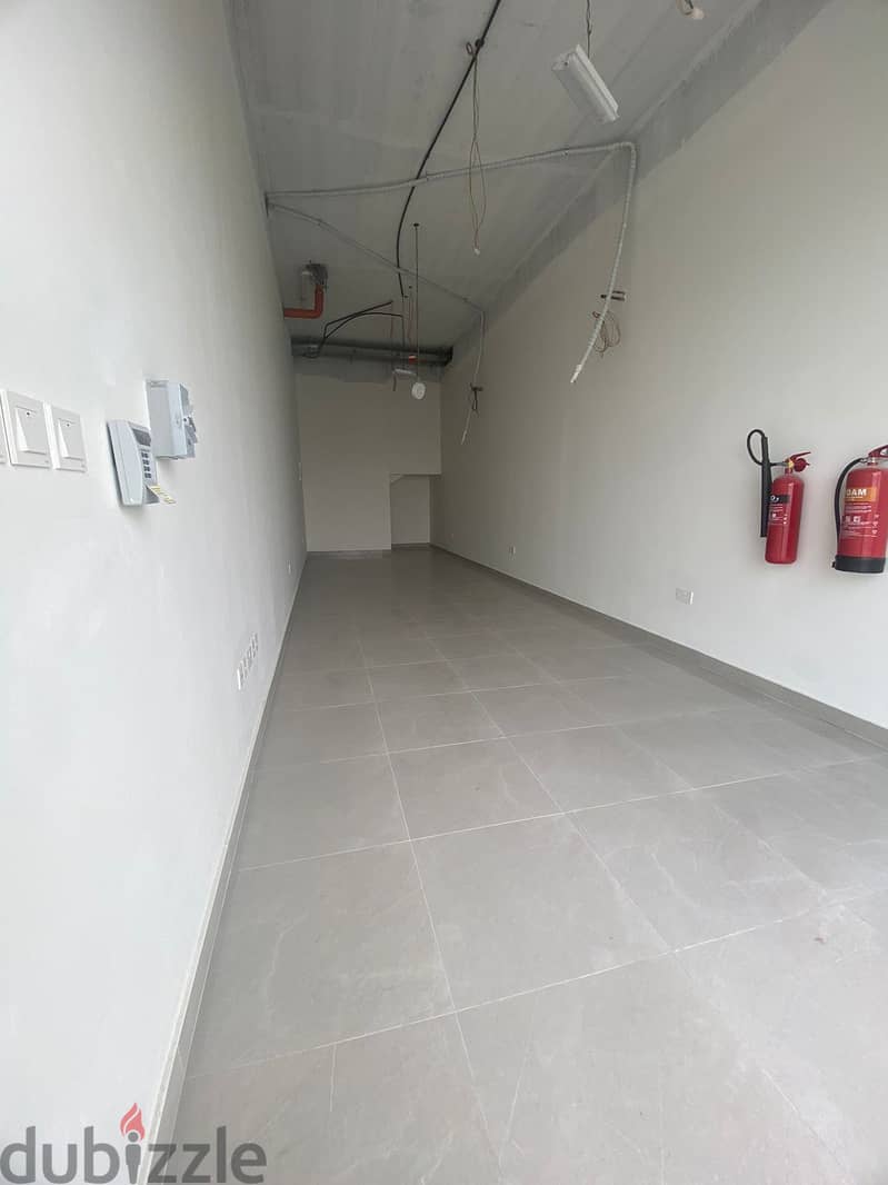 SR-MQ-428 Shop to let in mawaleh South 1