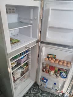 تلاجة بحالة جيدة  / refrigerator in good condition