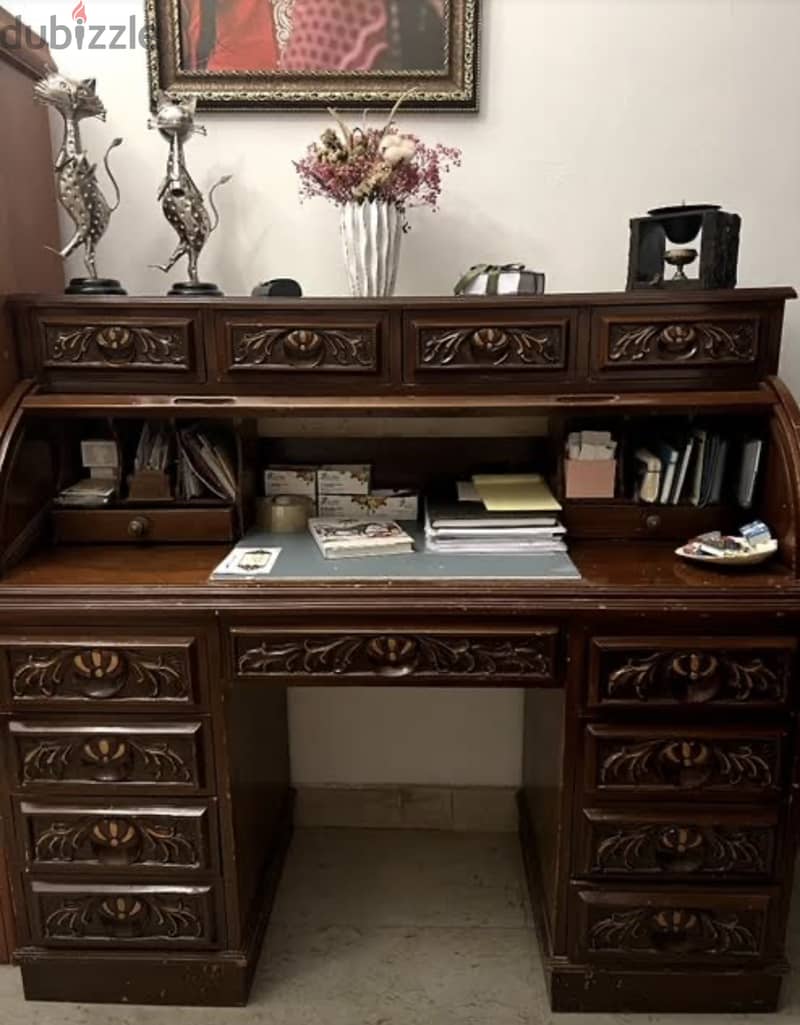 Rustic and antique style desk for sale in good condition. 1