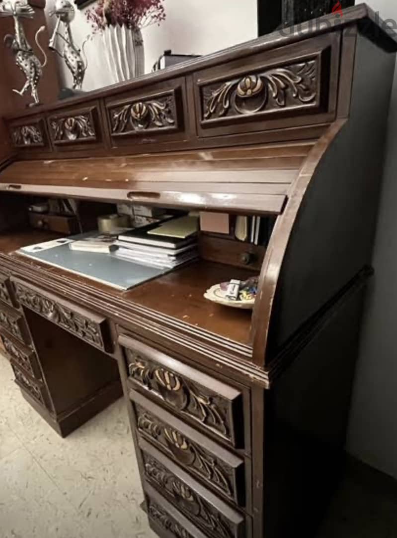 Rustic and antique style desk for sale in good condition. 3