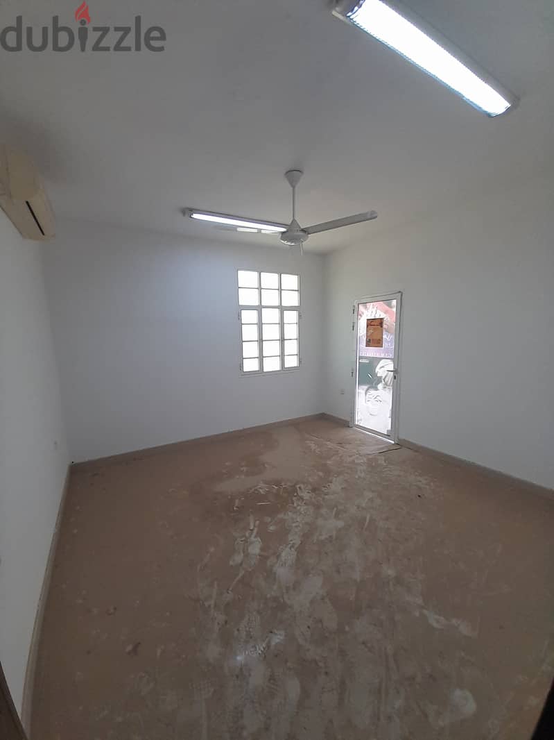 SR-MA-375 Office to let in Mawaleh South 6