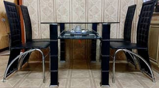 Glass top dining table with 04 chairs. طاولة طعام زجاجية مع 04 كراسي.