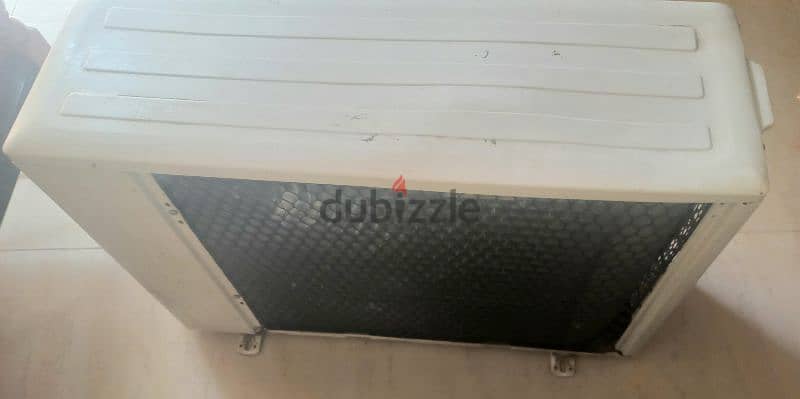 Outdoor unit 1.5 ton Gree in good working condition gas pressure insid 1