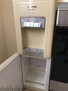 Water dispenser with fridge for sale برادة ماء مع ثلاجة للبيع