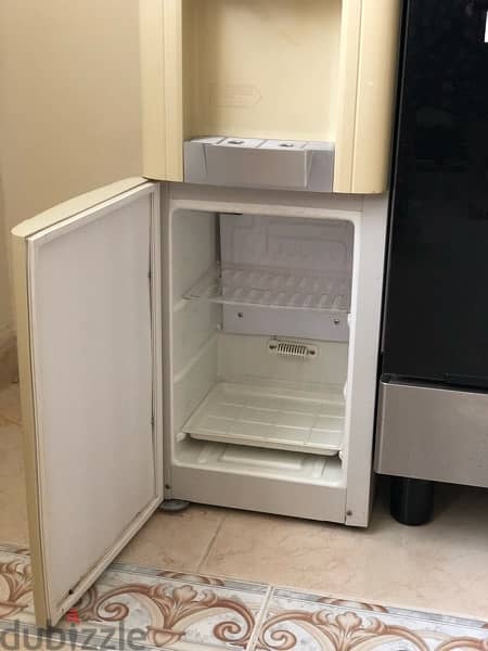 Water dispenser with fridge for sale برادة ماء مع ثلاجة للبيع 2